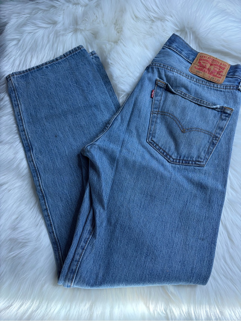 Men's Button Fly 501 Medium Wash Jeans Size 33x32
